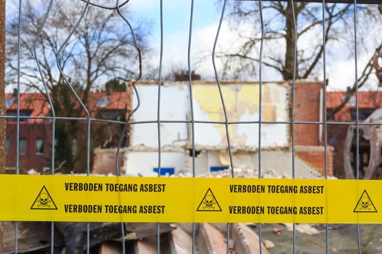 Asbestregelgeving krijgt een update: Hoge Raad geeft gunstig advies met aanbevelingen
