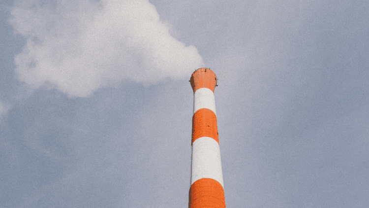 Ciner Glass plaatst schoorsteen van 102 meter